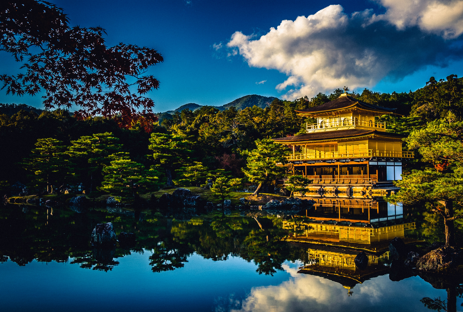 Image of Kyoto with one of its shrines facing nature
